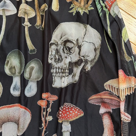 Hot Topic black mesh Mushroom/Skull midi Skirt, skull forest foliage size Medium - Picture 6 of 8